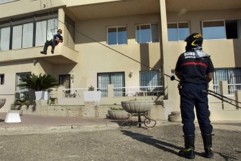 Bomberos Benalmadena Los Bomberos de Benalmádena realizaron una demostración