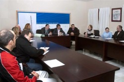 CALLELASFLORES REUNIONALCALDE Vecinos de calle las Flores se reunieron con el Alcalde en la Casa de la Cultura