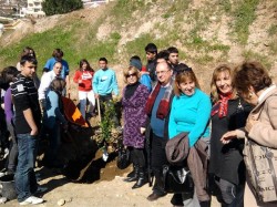 huerto_cerro_viento Alumnos y profesores en la inauguración del huerto