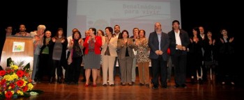 IU_candidatura Los componentes de la candidatura salieron al escenenario al término del acto
