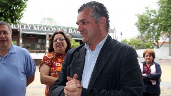 Javier Carnero Plaza Solymar Javier Carnero presentó sus propuestas en la Plaza Solymar