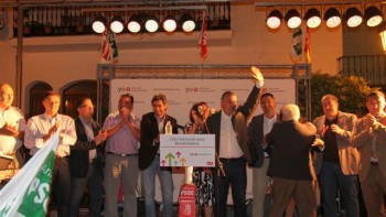 benalmadena_pueblo_psoe El equipo de Carnero fue despedido con aplausos al finalizar el mitin