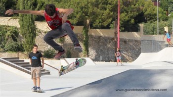 Decenas de jóvenes disfrutaron en la inauguración del skate park