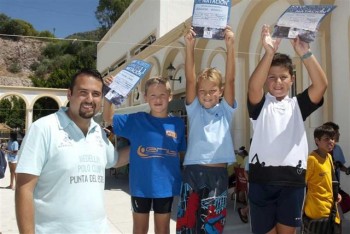 20110730_natacion_(rapifoto) El edil de deportes Juan Olea hizo entrega de los premios al término de la competición