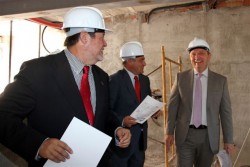 20110912_manuel_recio_fonda_www-guiadebenalmadena-com Manuel Recio visitó las obras de mejora de La Fonda