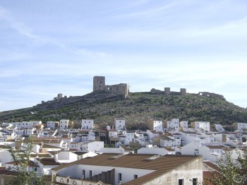 Teba_Castillo_de_la_estrella La excursión forma parte del ciclo “Off the Beaten Track”, un conjunto de viajes organizados por la Concejalía de Residentes Extranjeros al interior de Andalucía