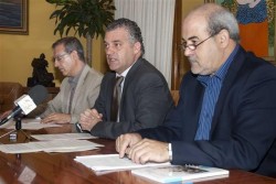 20111024_plan_economico-financiero_(rapifoto) La reducción de los gastos superfluos y la mejora de la recaudación pueden generar más de 10 millones de euros