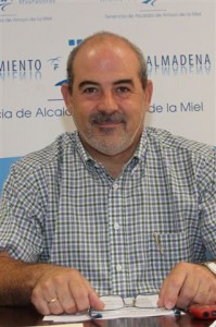 20111025_artacho_pres_conferencia Francisco Artacho, ha destacado “la gran altura del conferenciante y la necesidad de acrecentar la concienciación ciudadana sobre el cuidado y respeto del entorno natural”