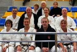 20111105_karate_Manchester_Police los miembros del Club realizaron el examen para aumentar de grado
