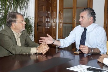 20111114_consul_francia El cónsul ha iniciado una ronda de contactos para conocer a los alcaldes y las singularidades de cada municipio
