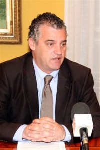 20111122_Carnero sacaremos el servicio a concurso por primera vez, lo que supondrá un ahorro considerable con respecto a la tarifa actual