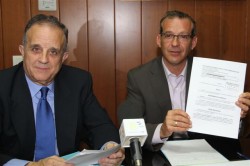 20111219_KALEIDO “Es un compromiso personal y de mi grupo denunciar cuantas irregularidades se hayan cometido en este pueblo por el anterior Gobierno para depurar las responsabilidades de quienes hayan podido cometerlas”, ha recordado el concejal delegado de Puerto, Francisco Salido